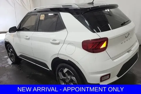 White 2024 Hyundai Venue Limited for sale in Denton, TX
