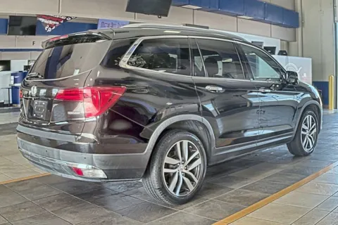 More photos of 2018 Honda Pilot Touring at Sign It Drive It, TX