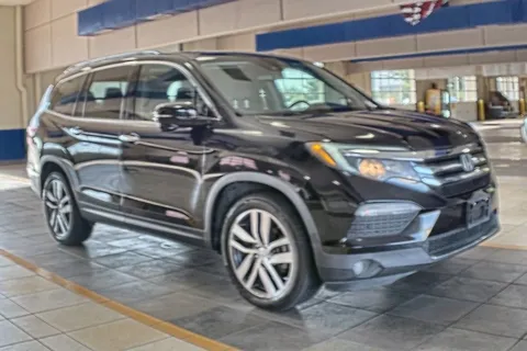 More photos of 2018 Honda Pilot Touring at Sign It Drive It, TX
