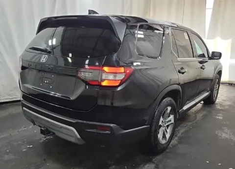 More photos of 2023 Honda Pilot EX-L at Sign It Drive It, TX