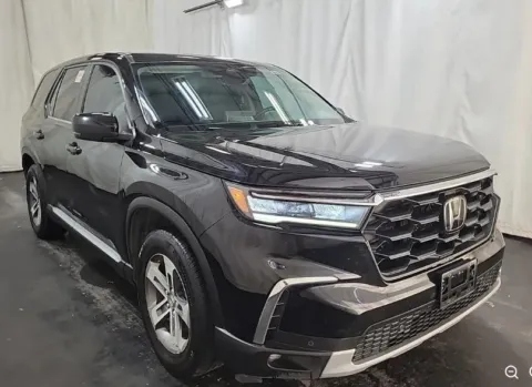 More photos of 2023 Honda Pilot EX-L at Sign It Drive It, TX