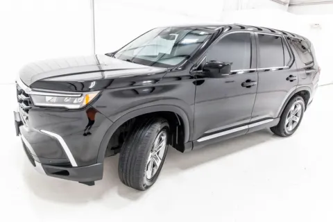 Photos of 2023 Honda Pilot EX-L for sale in Denton, TX at Sign It Drive It