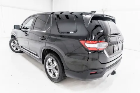 More photos of 2023 Honda Pilot EX-L at Sign It Drive It, TX