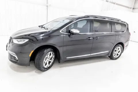 Another view of 2022 Chrysler Pacifica Limited for sale in Denton, TX at Sign It Drive It