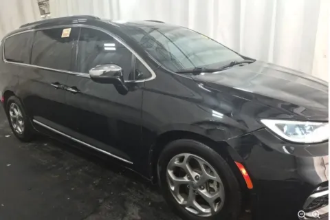 More photos of 2022 Chrysler Pacifica Limited at Sign It Drive It, TX