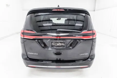 More photos of 2022 Chrysler Pacifica Limited at Sign It Drive It, TX