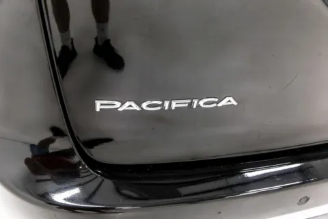 More photos of 2022 Chrysler Pacifica Limited at Sign It Drive It, TX