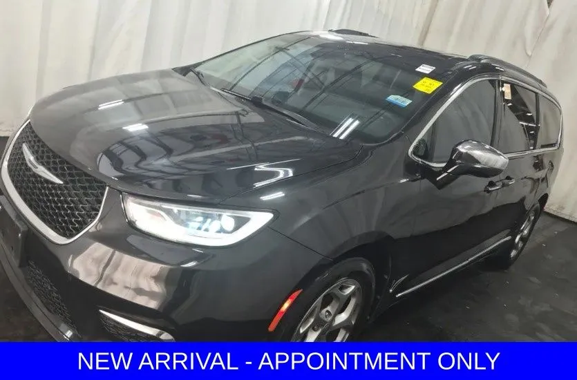 Black 2022 Chrysler Pacifica Limited for sale in Denton, TX