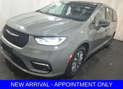 Gray 2022 Chrysler Pacifica Hybrid Touring L for sale in Denton, TX