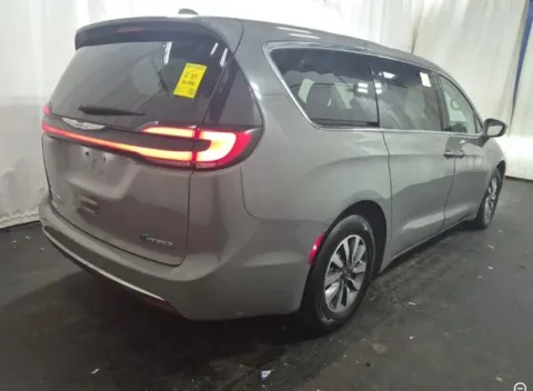 More photos of 2022 Chrysler Pacifica Hybrid Touring L at Sign It Drive It, TX