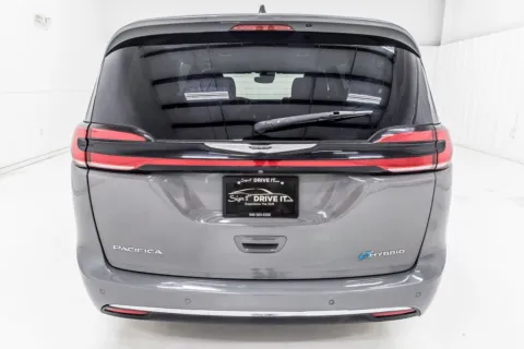 More photos of 2022 Chrysler Pacifica Hybrid Touring L at Sign It Drive It, TX