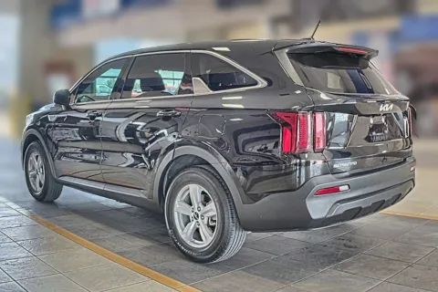 More photos of 2023 Kia Sorento LX at Sign It Drive It, TX