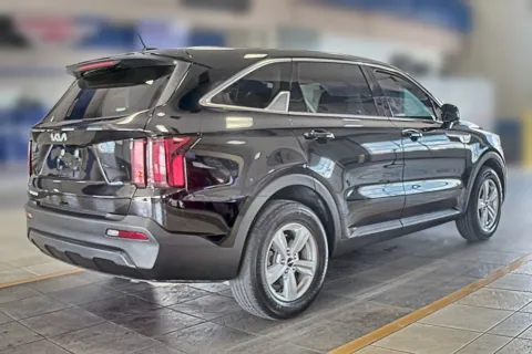 More photos of 2023 Kia Sorento LX at Sign It Drive It, TX