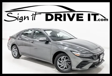 Gray 2024 Hyundai Elantra SEL for sale in Denton, TX