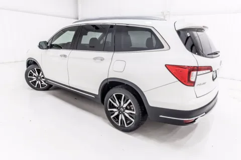 More photos of 2019 Honda Pilot Touring at Sign It Drive It, TX