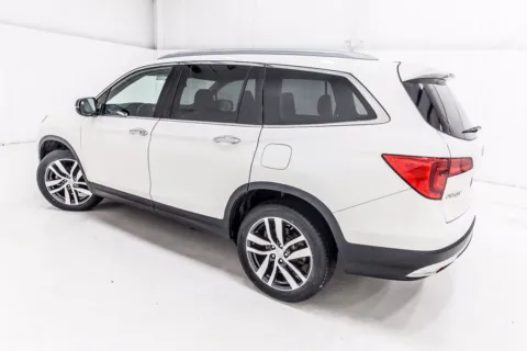 More photos of 2018 Honda Pilot Touring at Sign It Drive It, TX