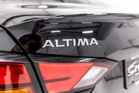 More photos of 2023 Nissan Altima 2.5 SR at Sign It Drive It, TX