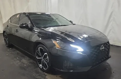 More photos of 2023 Nissan Altima 2.5 SR at Sign It Drive It, TX