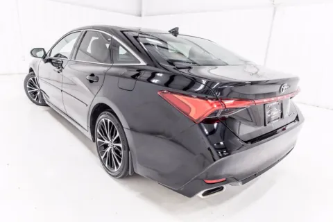 More photos of 2019 Toyota Avalon Limited at Sign It Drive It, TX