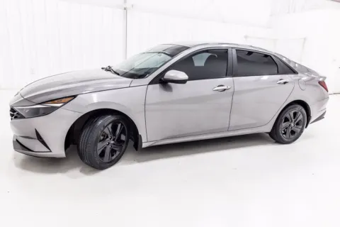 More photos of 2023 Hyundai Elantra SEL at Sign It Drive It, TX