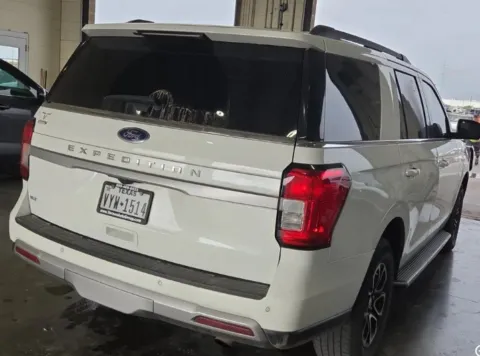 More photos of 2022 Ford Expedition XLT at Sign It Drive It, TX