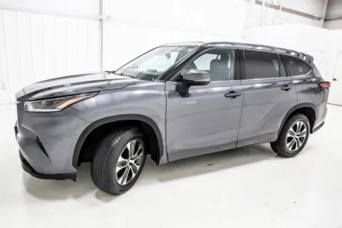 Another view of 2021 Toyota Highlander Hybrid XLE for sale in Denton, TX at Sign It Drive It