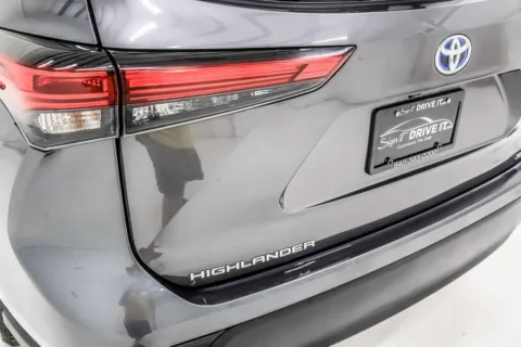 More photos of 2021 Toyota Highlander Hybrid XLE at Sign It Drive It, TX