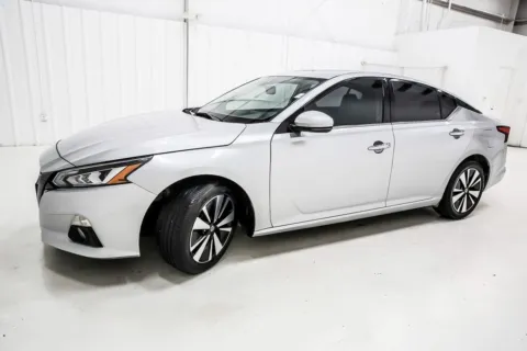 Another view of 2020 Nissan Altima 2.5 SL for sale in Denton, TX at Sign It Drive It