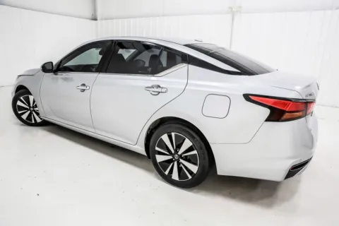 More photos of 2020 Nissan Altima 2.5 SL at Sign It Drive It, TX