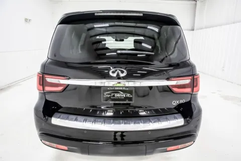 More photos of 2018 INFINITI QX80 at Sign It Drive It, TX