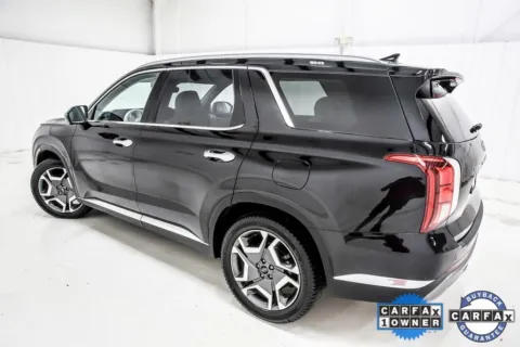 More photos of 2023 Hyundai Palisade Limited at Sign It Drive It, TX