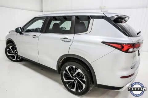 More photos of 2022 Mitsubishi Outlander SE at Sign It Drive It, TX