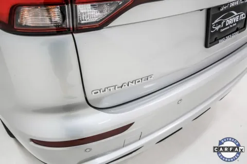 More photos of 2022 Mitsubishi Outlander SE at Sign It Drive It, TX
