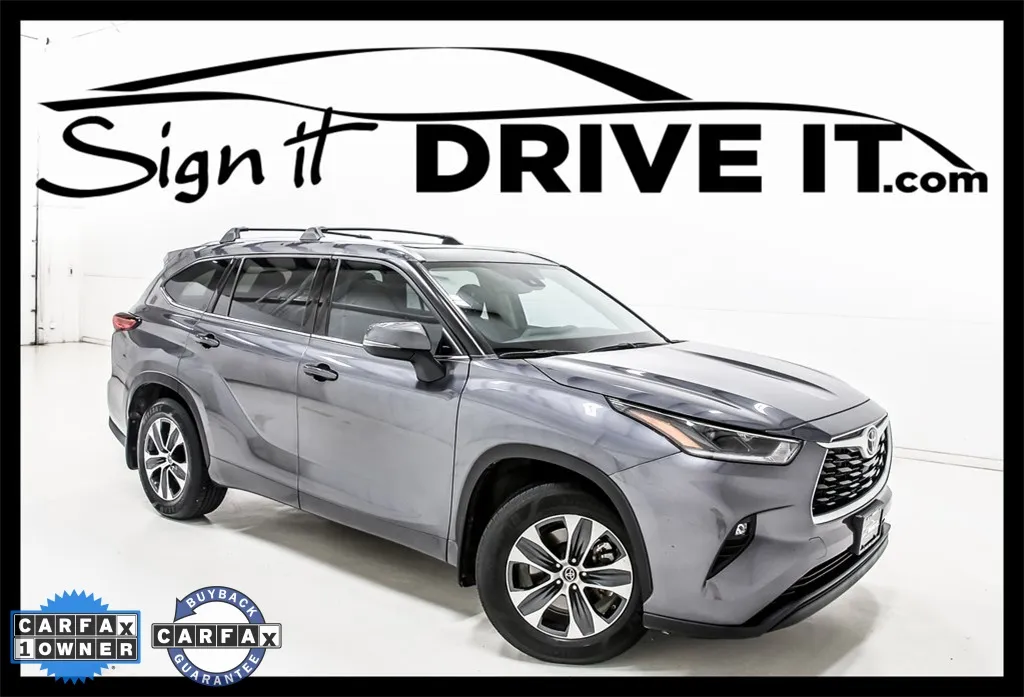 Gray 2021 Toyota Highlander XLE for sale in Denton, TX