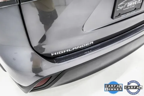 More photos of 2021 Toyota Highlander XLE at Sign It Drive It, TX
