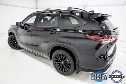 More photos of 2024 Toyota Highlander XSE at Sign It Drive It, TX