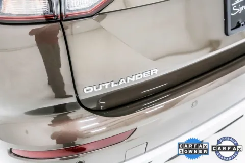 More photos of 2022 Mitsubishi Outlander SEL at Sign It Drive It, TX