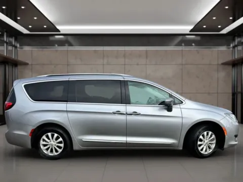 More photos of 2019 Chrysler Pacifica Touring L Minivan 4D at Synergize Auto LLC, OR