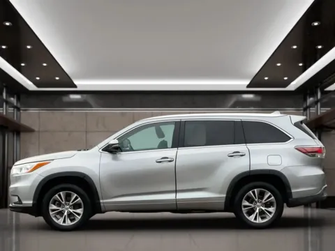 Another view of 2014 Toyota Highlander XLE Sport Utility 4D for sale in Dallas, OR at Synergize Auto LLC