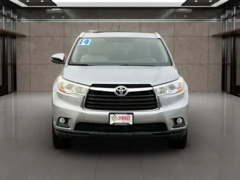 Photos of 2014 Toyota Highlander XLE Sport Utility 4D for sale in Dallas, OR at Synergize Auto LLC