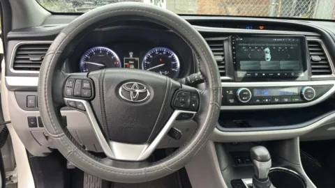 More photos of 2014 Toyota Highlander Limited Sport Utility 4D at Synergize Auto LLC, OR