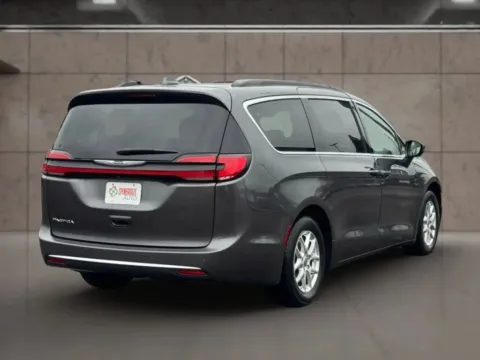 More photos of 2022 Chrysler Pacifica Touring L Van 4D at Synergize Auto LLC, OR