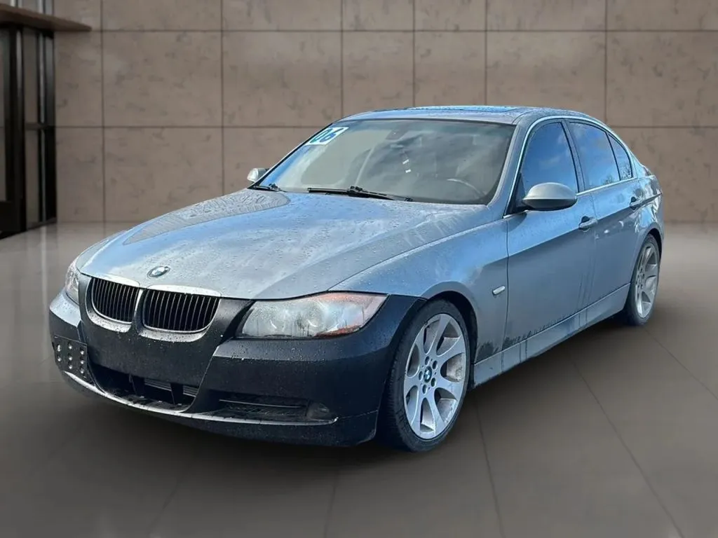 2006 BMW 3 Series 330i's photo