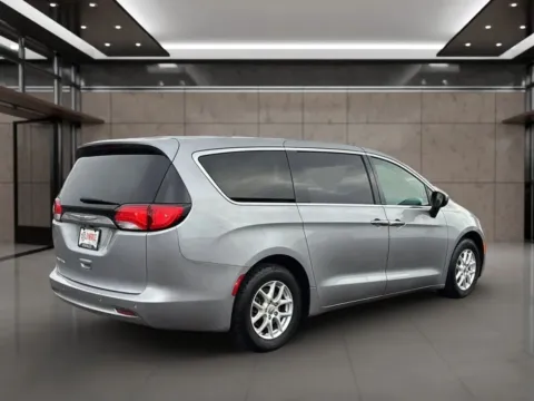 More photos of 2018 Chrysler Pacifica LX Minivan 4D at Synergize Auto LLC, OR