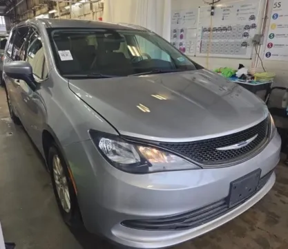 Silver 2018 Chrysler Pacifica LX Minivan 4D for sale in Dallas, OR