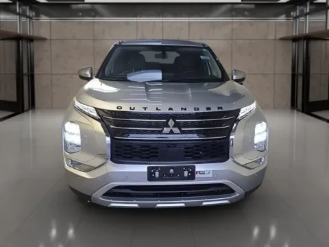 More photos of 2023 Mitsubishi Outlander PHEV SE Sport Utility 4D at Synergize Auto LLC, OR