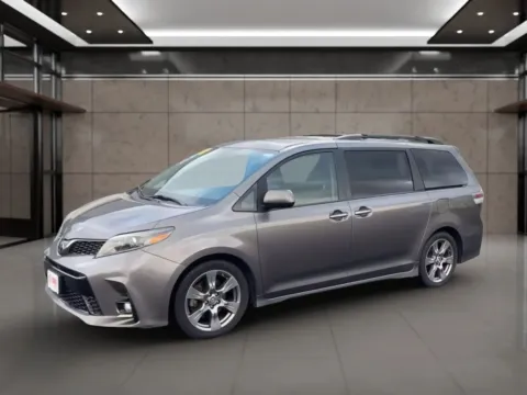 More photos of 2018 Toyota Sienna SE Premium Minivan 4D at Synergize Auto LLC, OR