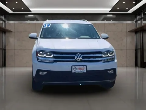 Another view of 2019 Volkswagen Atlas SE 4Motion w/Tech Pkg Sport Utility 4D for sale in Dallas, OR at Synergize Auto LLC