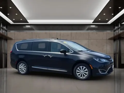 Photos of 2017 Chrysler Pacifica Touring-L Minivan 4D for sale in Dallas, OR at Synergize Auto LLC