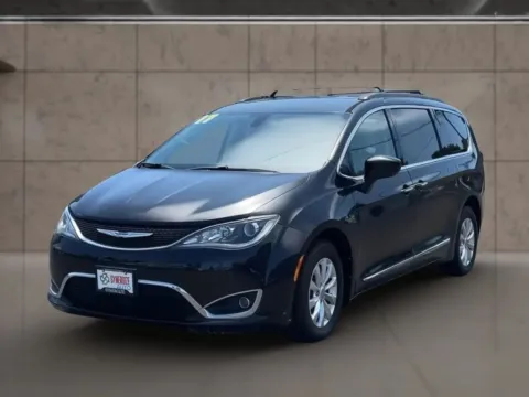 More photos of 2017 Chrysler Pacifica Touring-L Minivan 4D at Synergize Auto LLC, OR